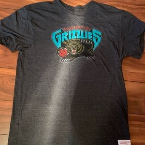 Mitchell & Ness Vancouver Grizzlies shirt